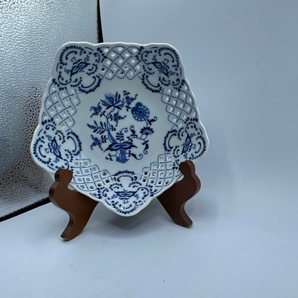Vintage Blue Danube pentagonal Blue Onion reticulated bowl.